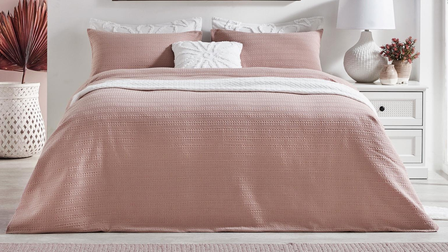 L'Avenue Olivia Blush Quilt Cover Set - Double