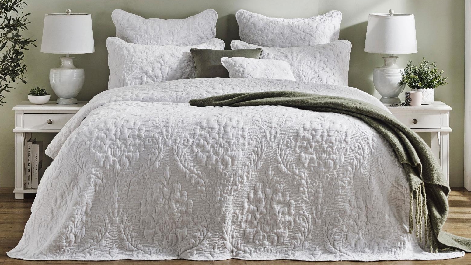 L'Avenue Chelsea White Coverlet Set - Single/King Single