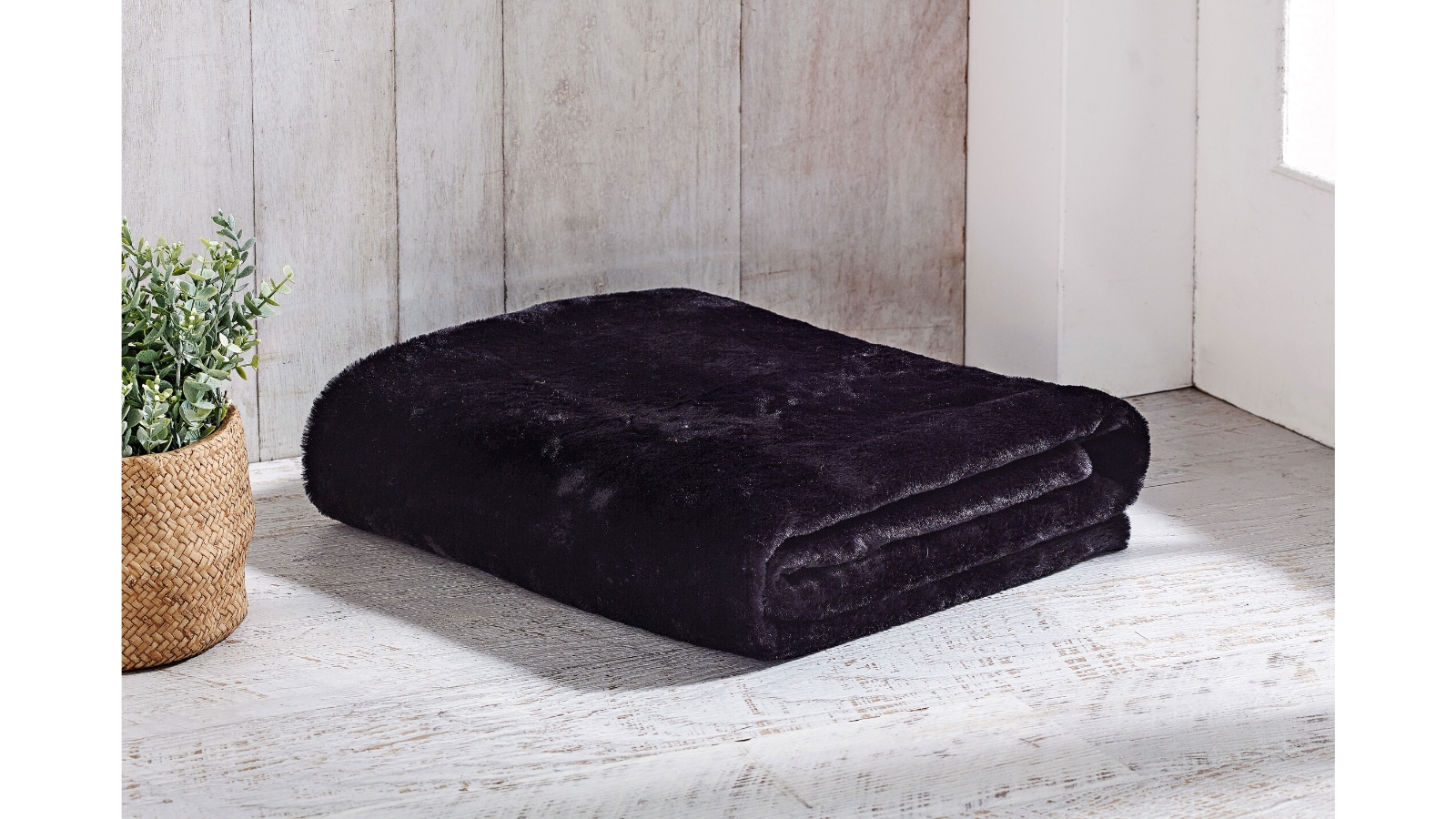 L'Avenue Faux Fur Black Throw