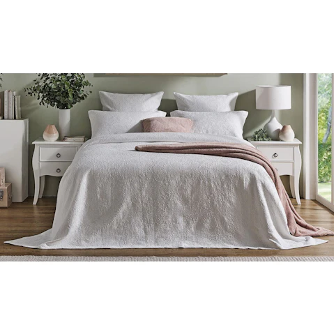 L'Avenue Sofia Coverlet Set