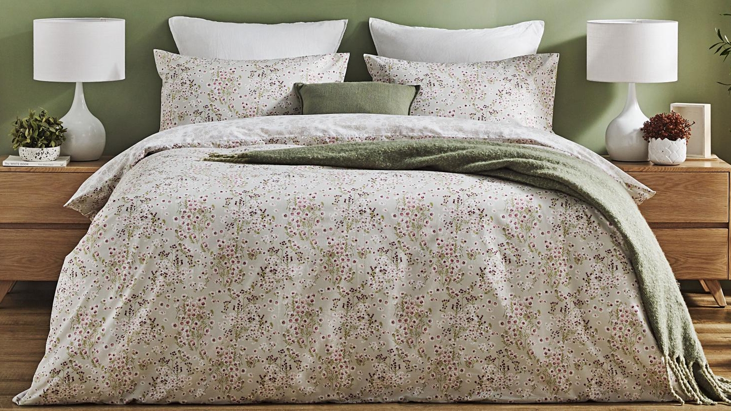 L'Avenue Waxflower Sage Quilt Cover Set - Double