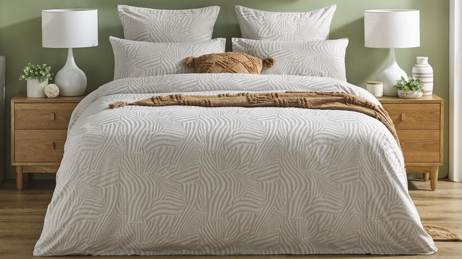 L'Avenue Zebra Jacquard Quilt Cover Set - Double