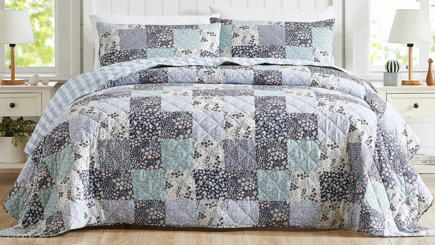 L'Avenue Ditsy Blue Coverlet Set