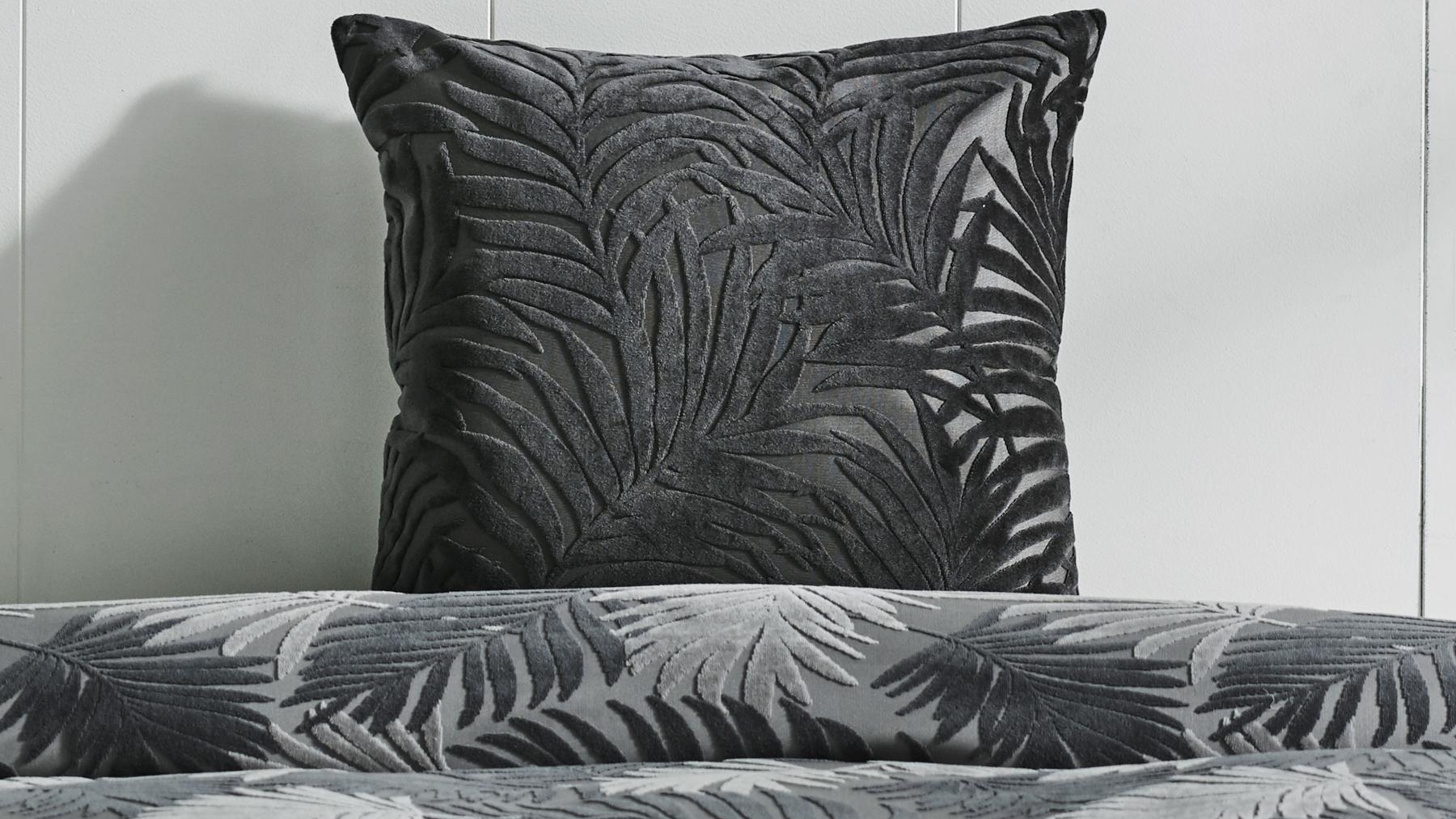 L'Avenue Jardin Square Cushion