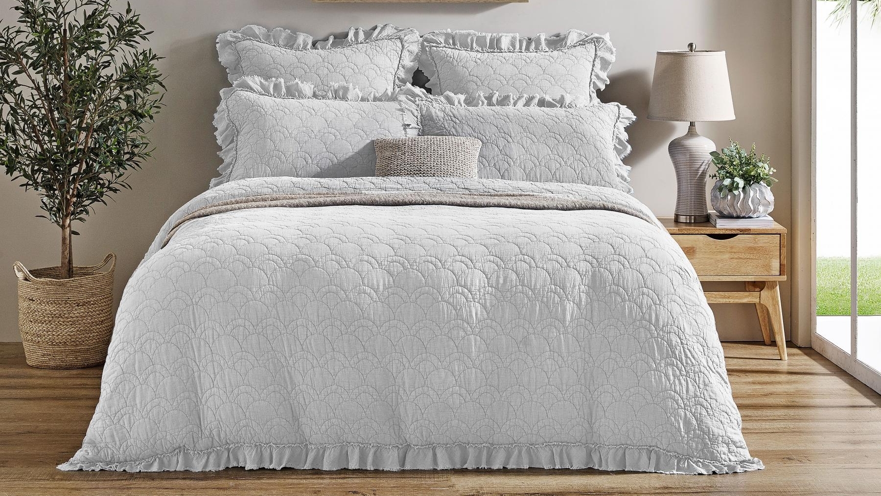 L'Avenue Bronte Quilted Snow Quilt Cover Set - King