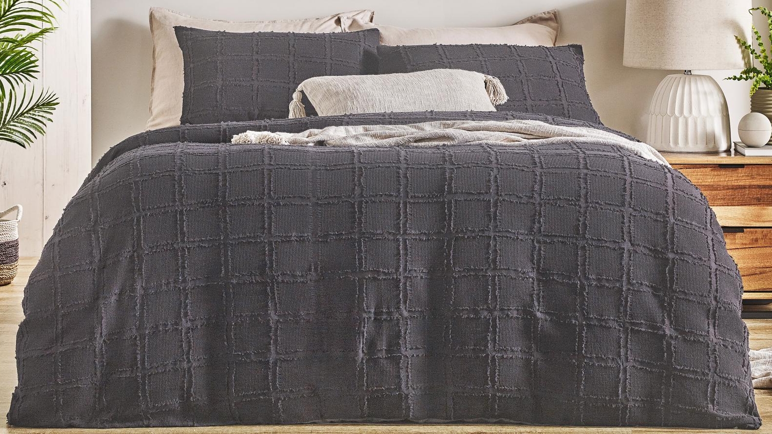 L'Avenue Rezzo Black Quilt Cover Set - Double