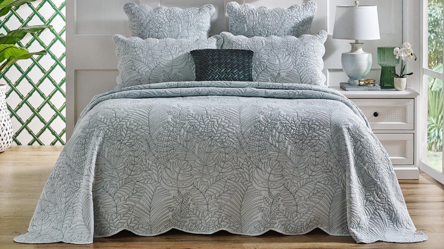 Comforter deals sets spotlight