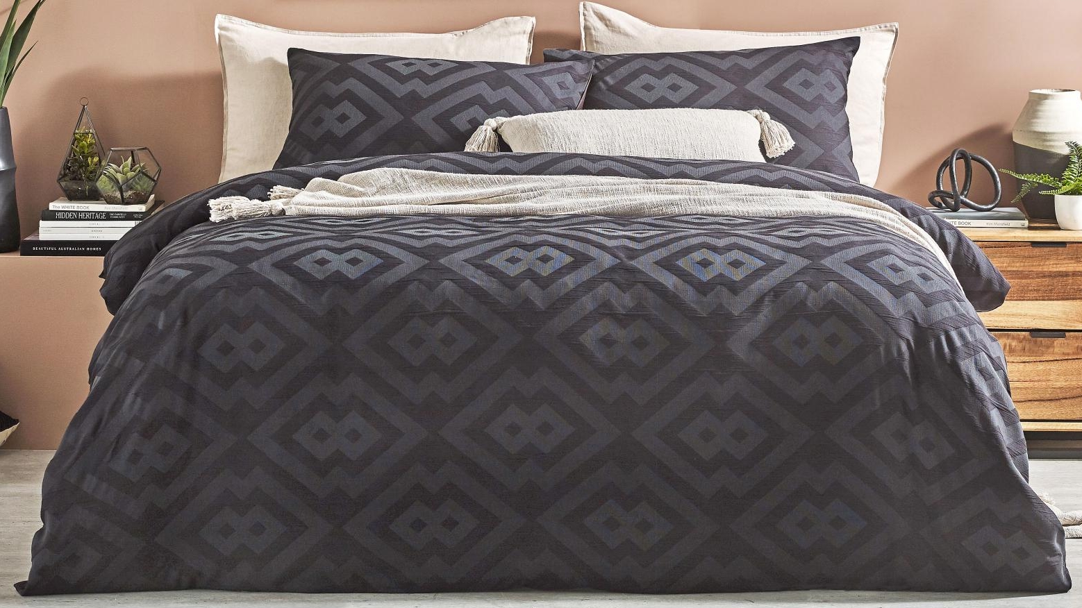 L'Avenue Harper Jacquard Black Quilt Cover Set - Double