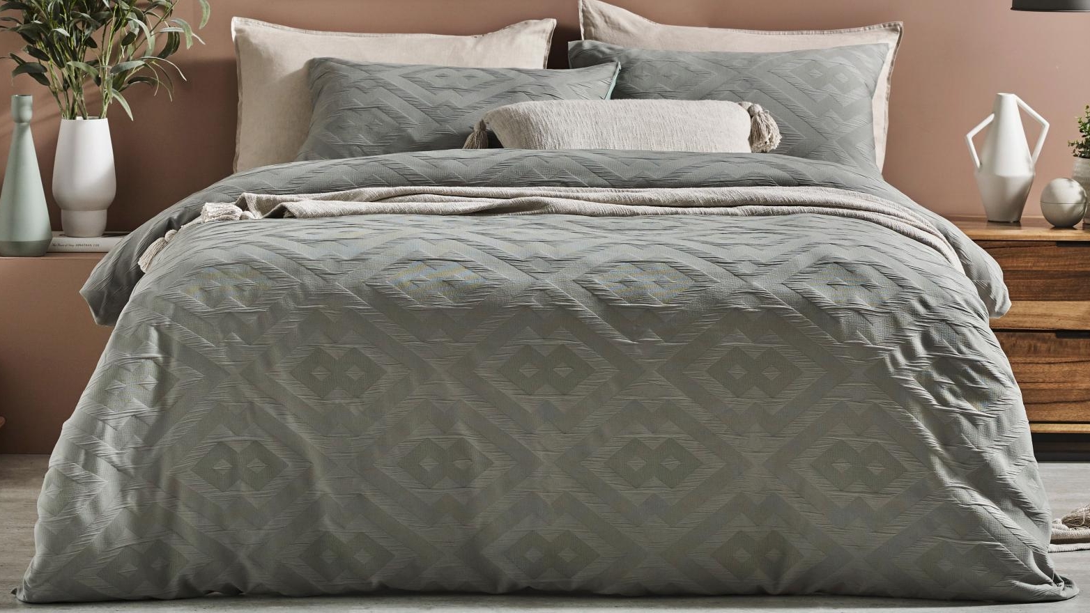 L'Avenue Harper Jacquard Sage Quilt Cover Set - Double