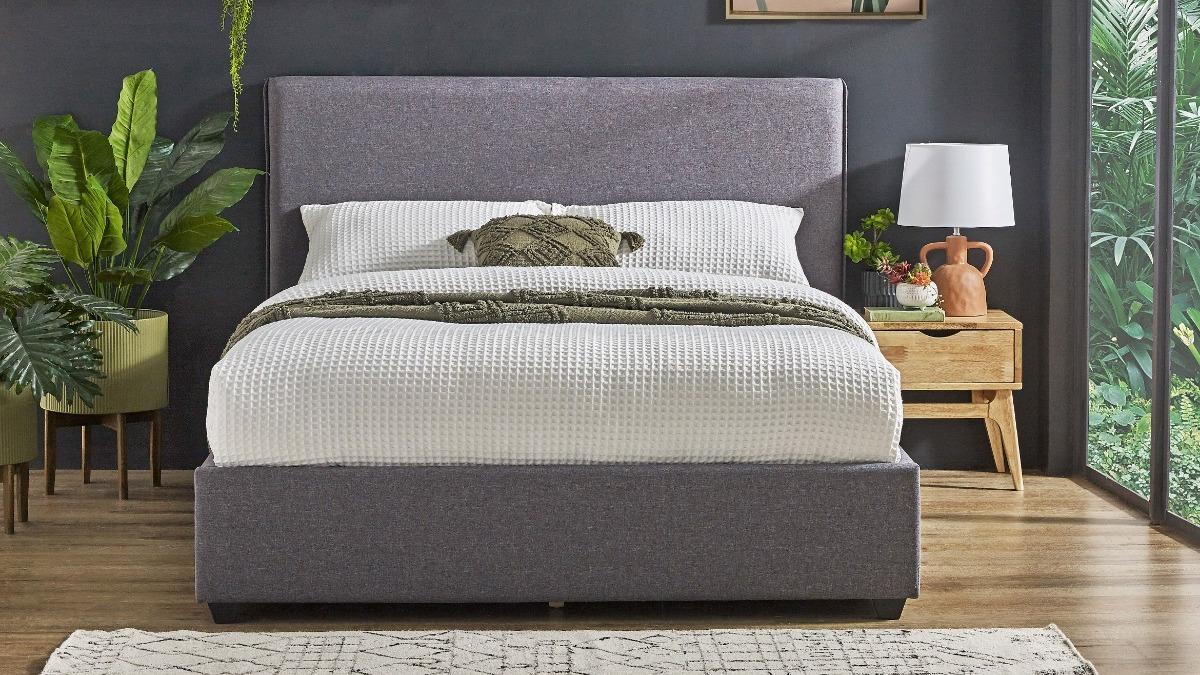 Traylee Gaslift Queen Bed - Charcoal