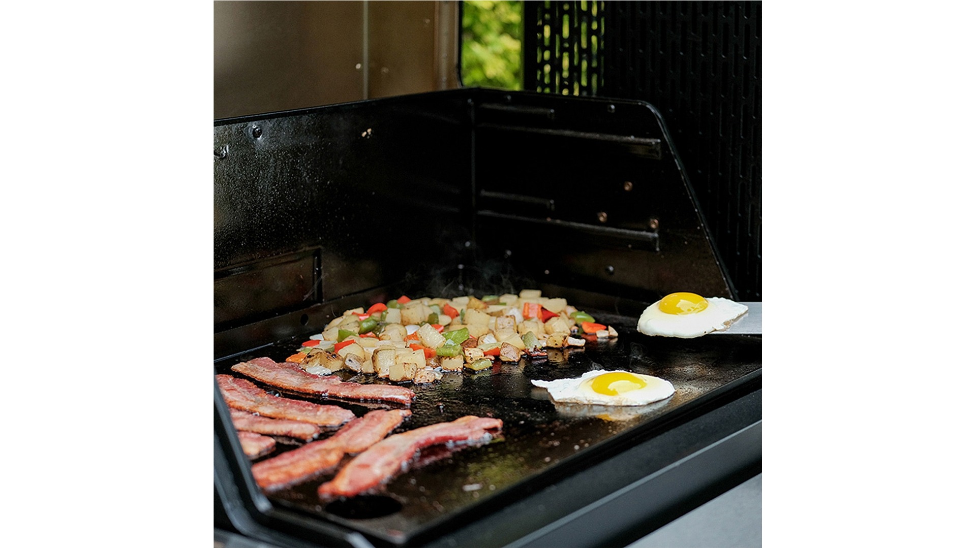 Masterbuilt Gravity Series 800 Digital Charcoal Grill and Smoker