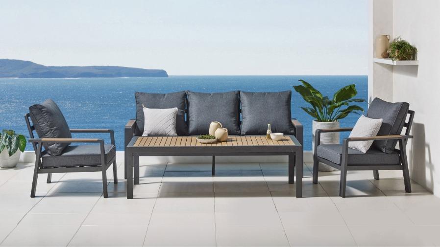 Caracas 4-Piece Outdoor Lounge Setting