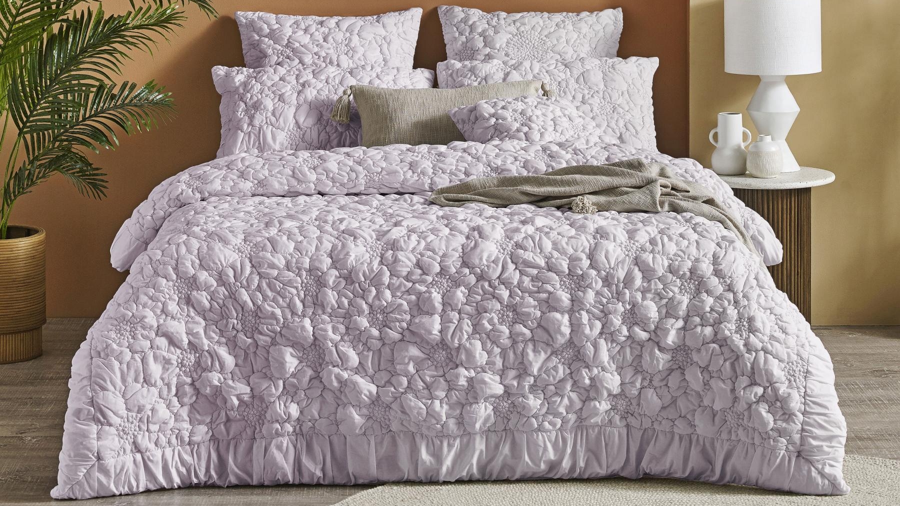 L'Avenue Luxury Magnolia Quilted Lilac Quilt Cover Set - Super King