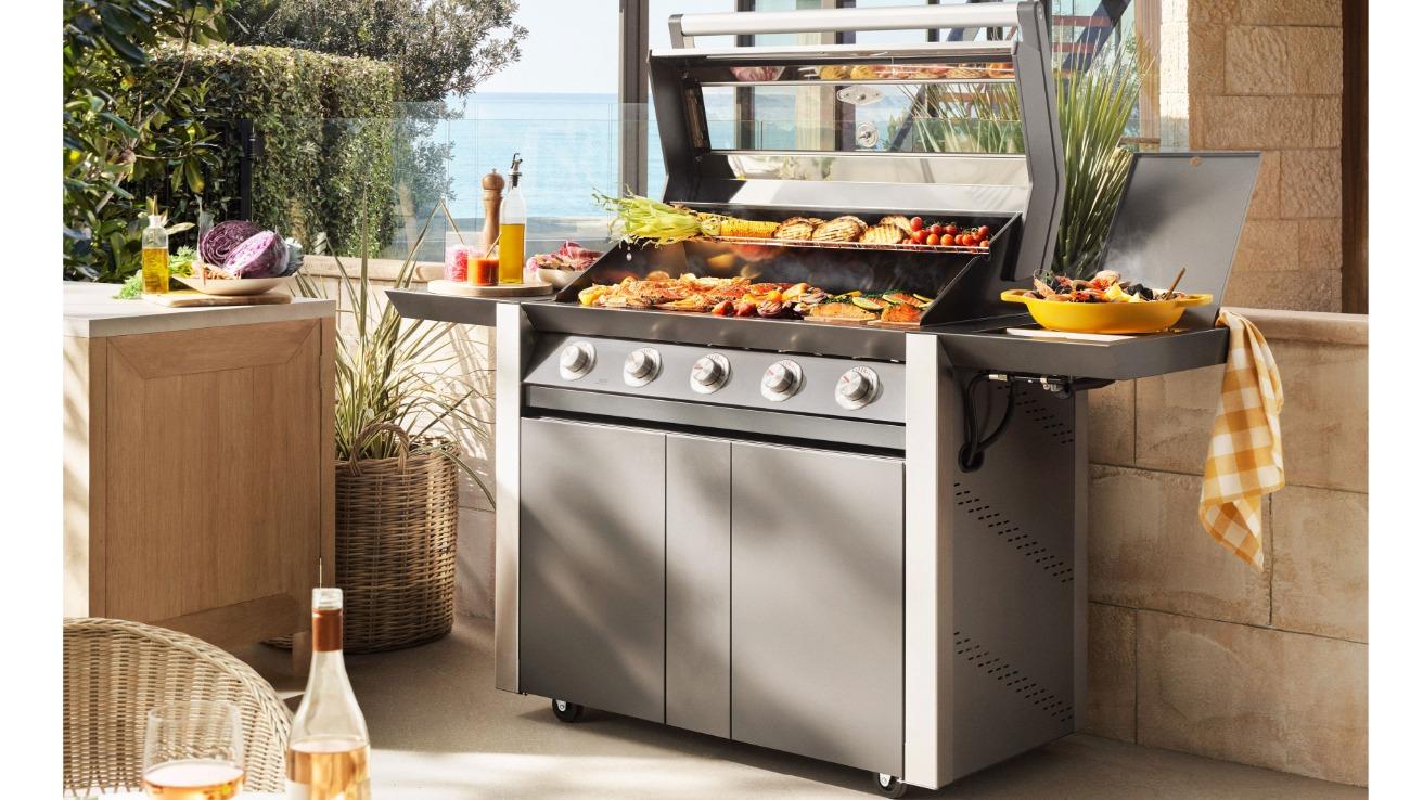BeefEater 1600 5-Burner BBQ + Side Burner - Dark Grey