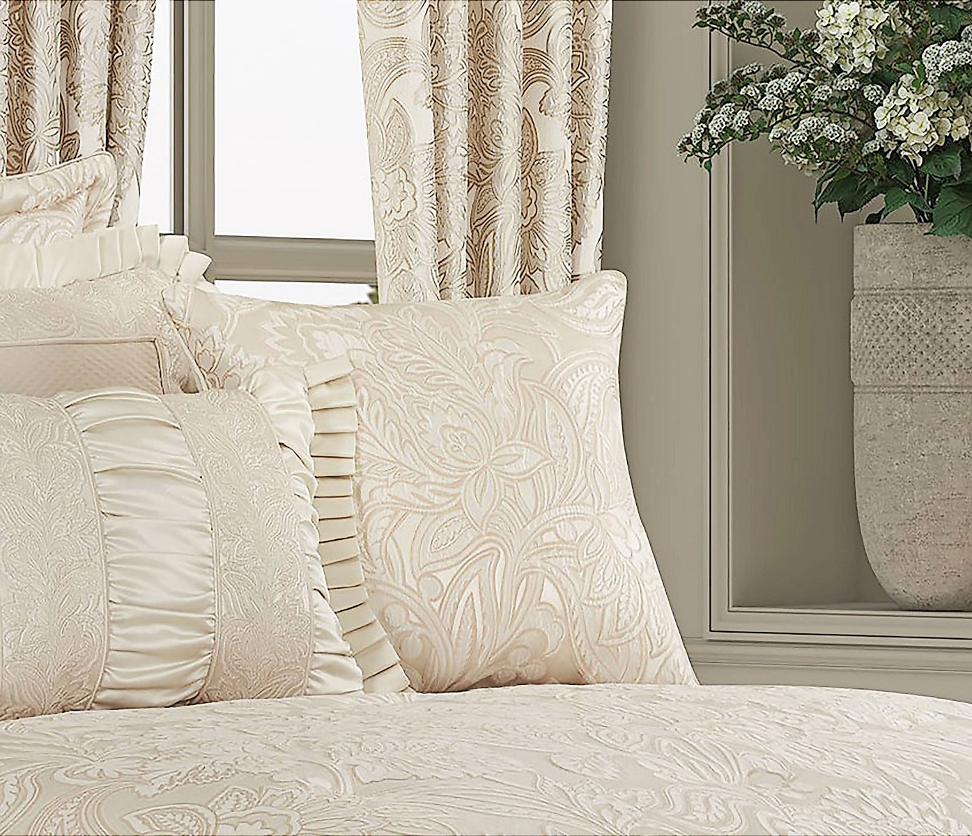 Villanova Square Cushion