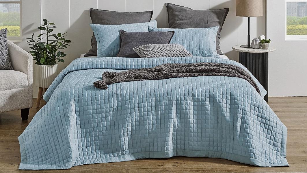 L'Avenue Kingston Sky Coverlet Set - Queen/King