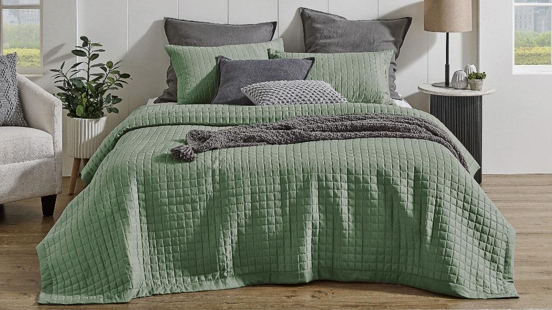 L'Avenue Kingston Green Coverlet Set - Queen/King