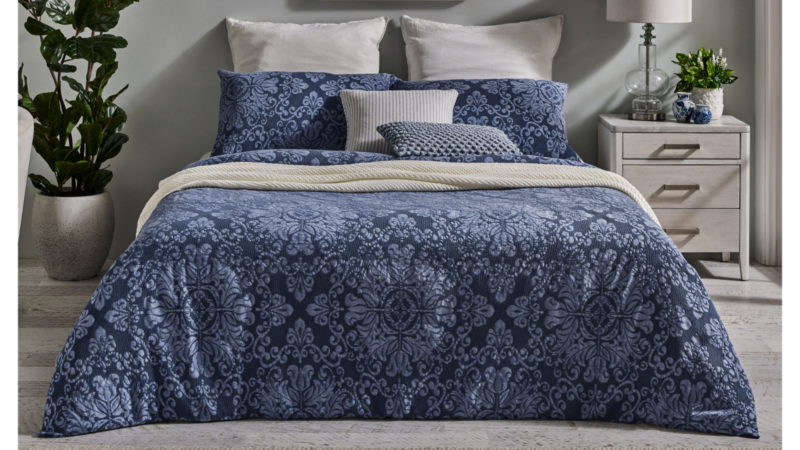 L'Avenue Luxury Beatrice Blue Quilt Cover Set - Super King
