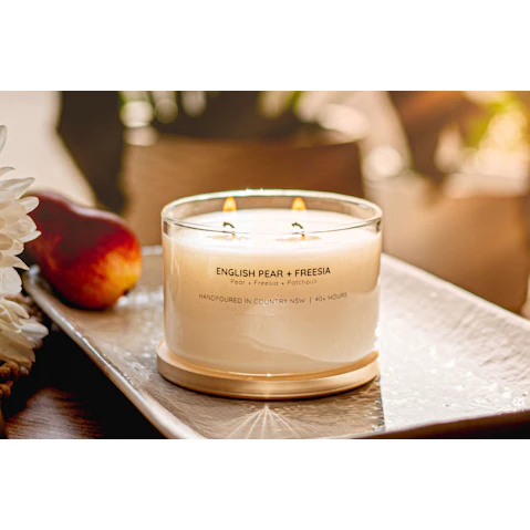 Meeraboo English Pear and Freesia 330g Candle