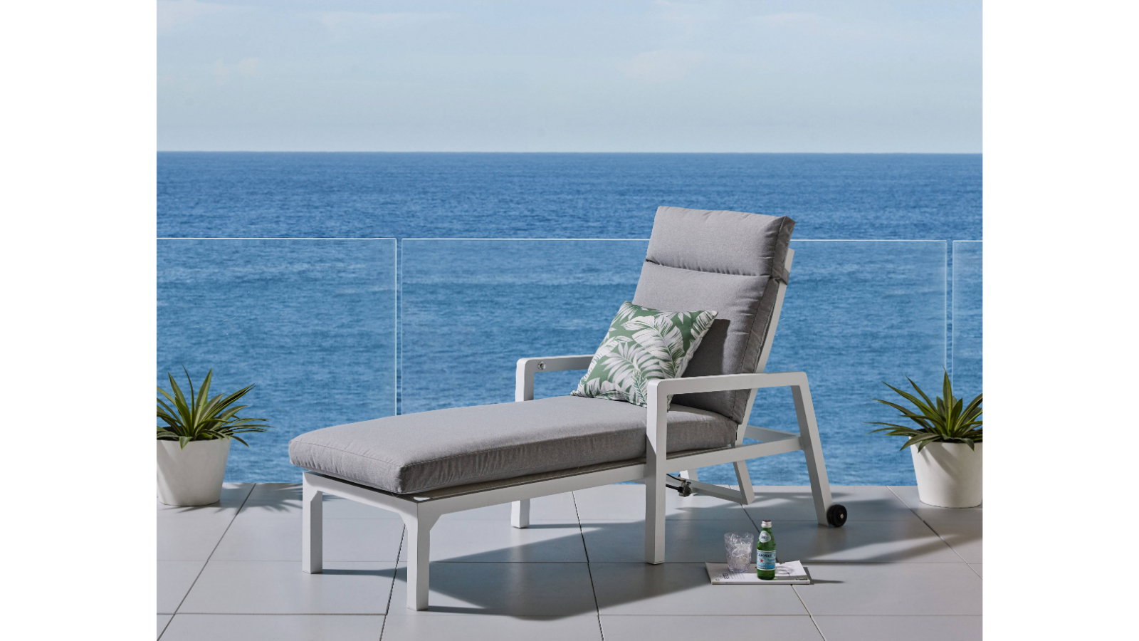 Simmi Outdoor Sunlounge - White
