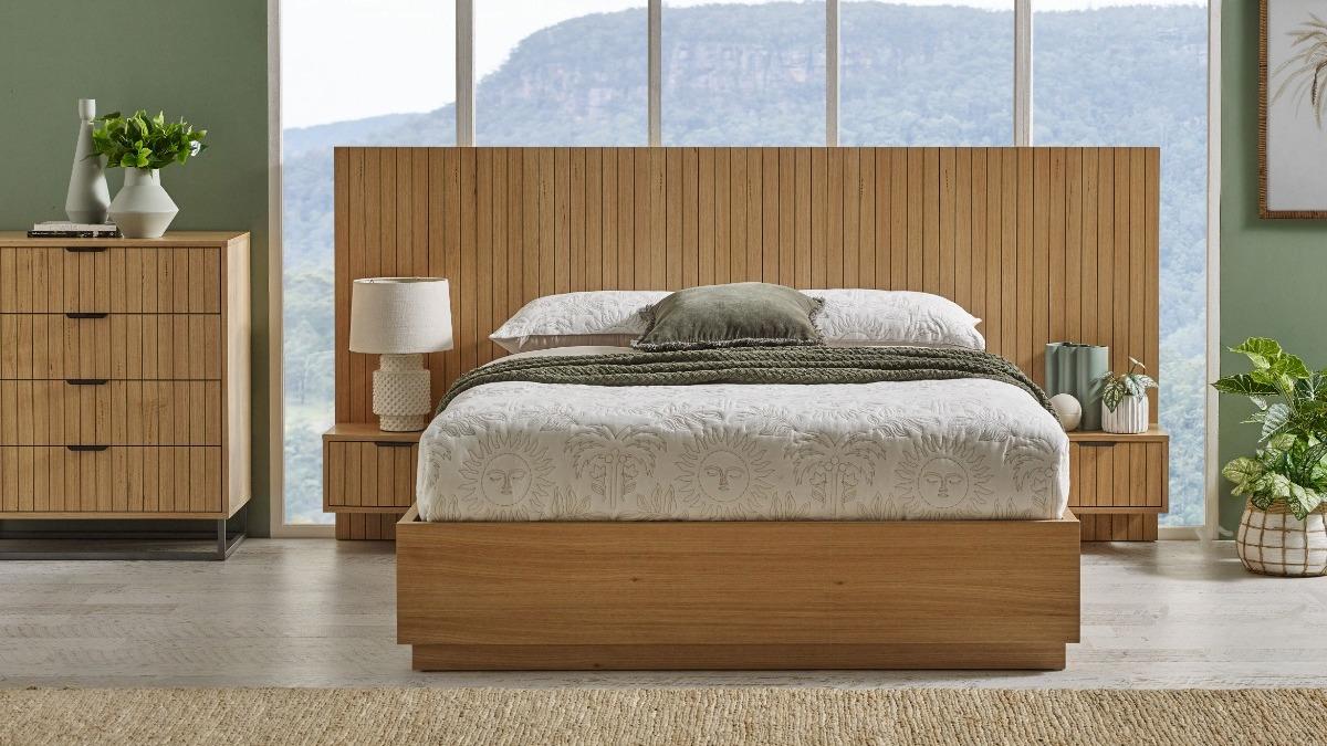 Rios Extended Gaslift Bed with 1-Drawer Bedside Tables – Queen