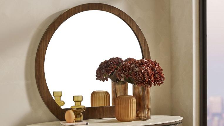 Cleo Mirror