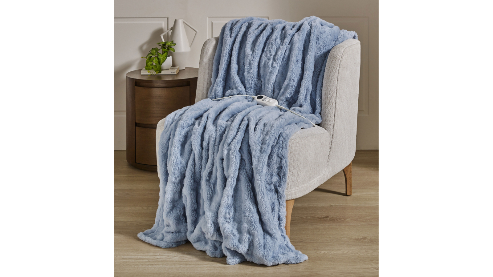 L'Avenue Luxury Neves Heated Throw - Blue Fog