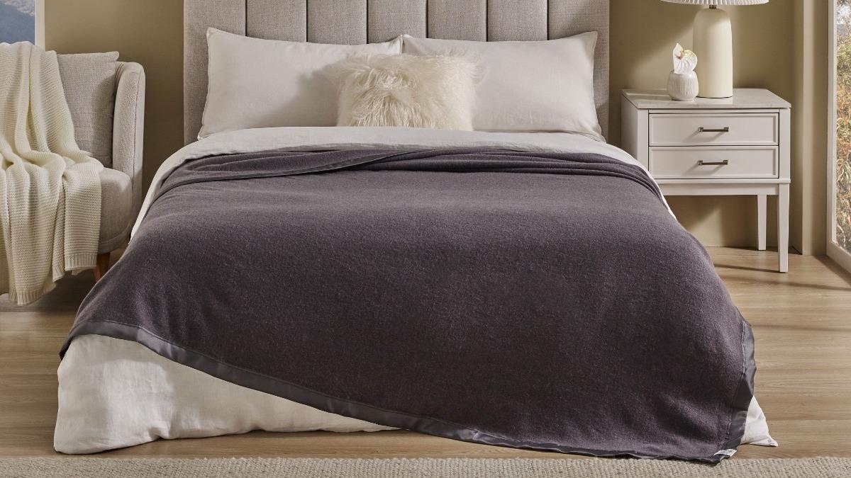L'Avenue Lifestyle Freya Aus Wool Charcoal Blanket - Super King