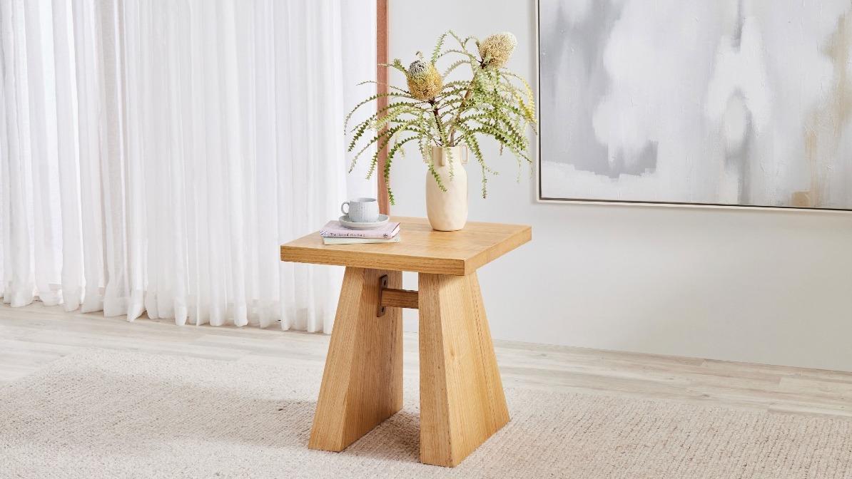 Veloris Lamp Table