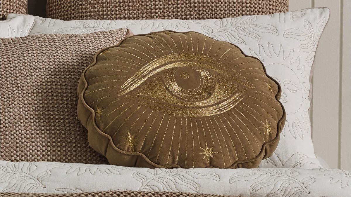 L'Avenue Luxury Cosmo Eye Cushion