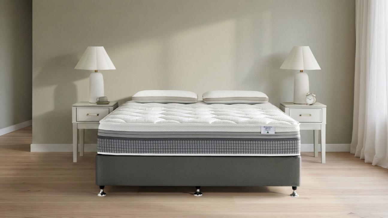 SleepMaker Smart Rest Plush Mattress - Queen