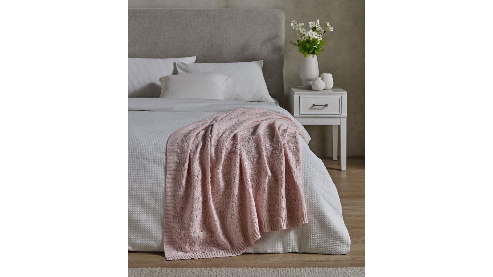 L'Avenue Lifestyle Alicia Pink Throw