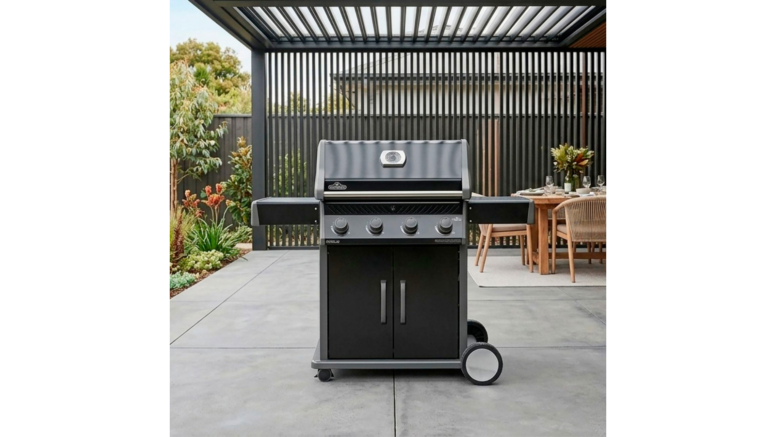 Napoleon Rogue Pro 525 4-Burner BBQ