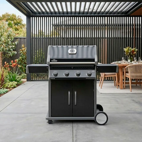 Napoleon Rogue Pro 525 4-Burner BBQ