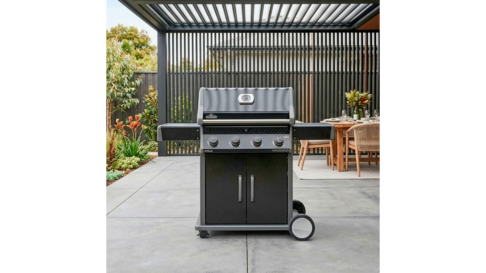 Napoleon Rogue 525 4-Burner BBQ