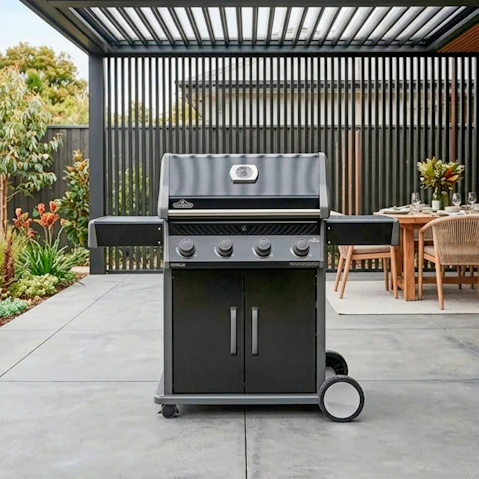 Napoleon Rogue 525 4-Burner BBQ