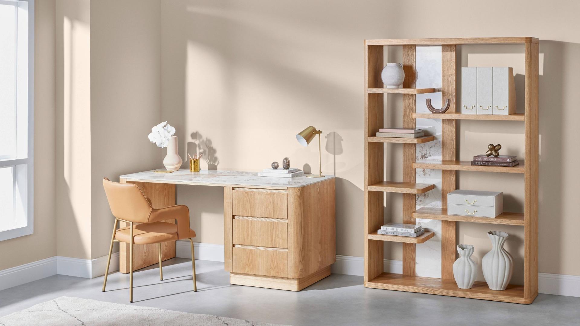 Lucianne Desk