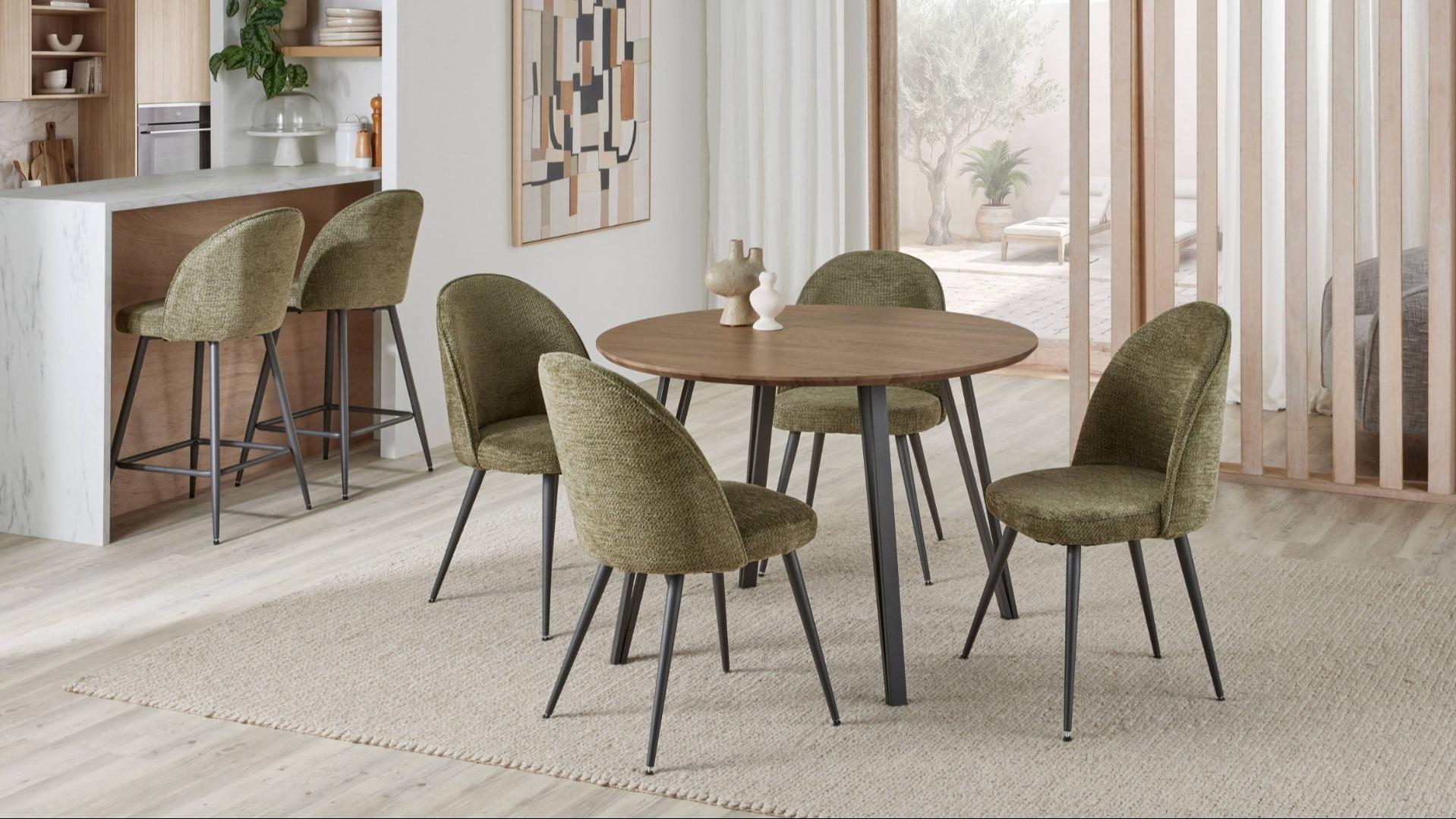 Wynn 5-Piece Round Dining Table Set