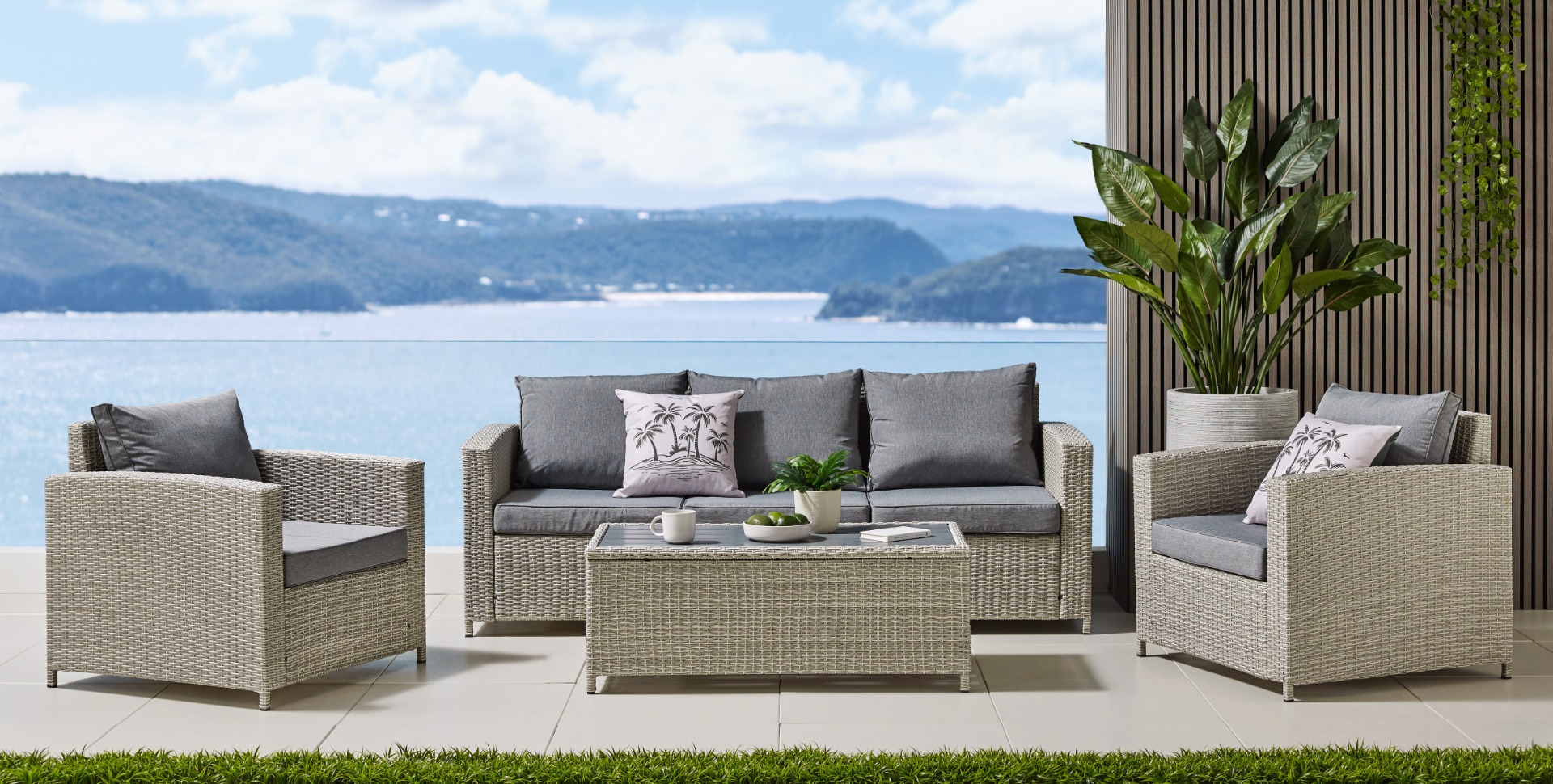 Roanne 4-Piece White Outdoor Lounge Setting