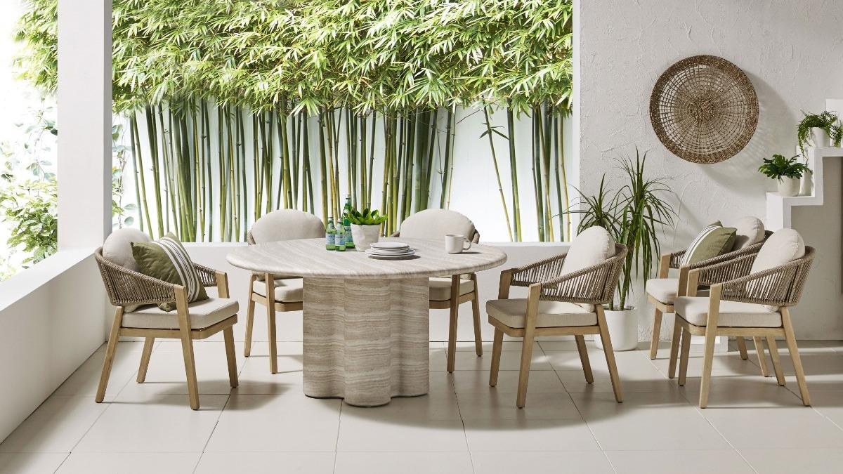 Vessa Outdoor Round Dining Table