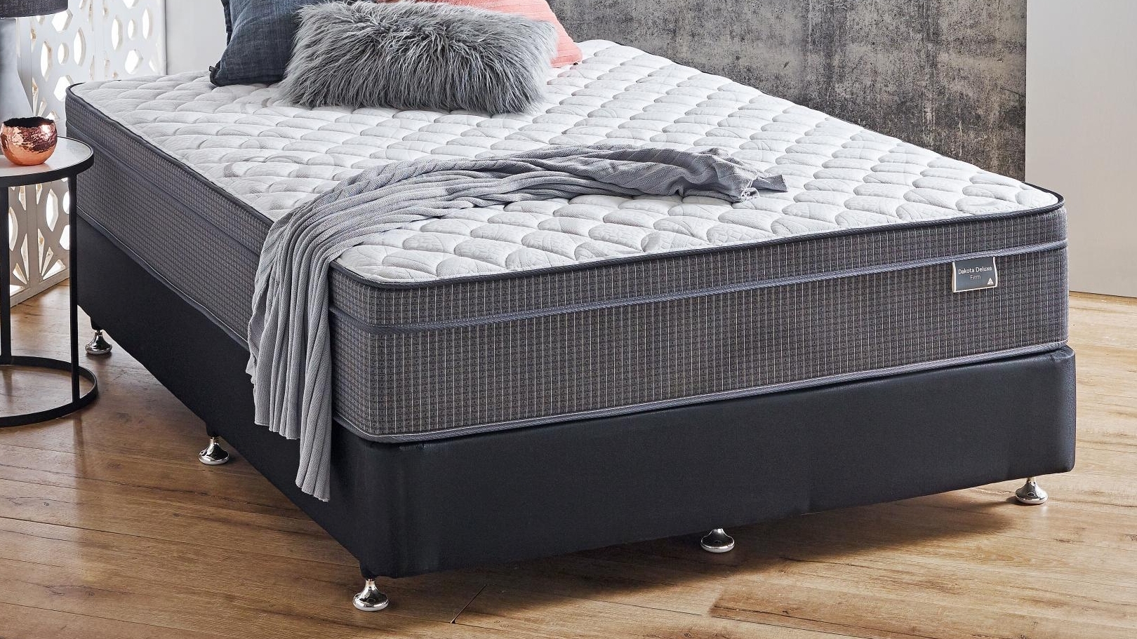 SleepMaker Nova Black Base - Queen