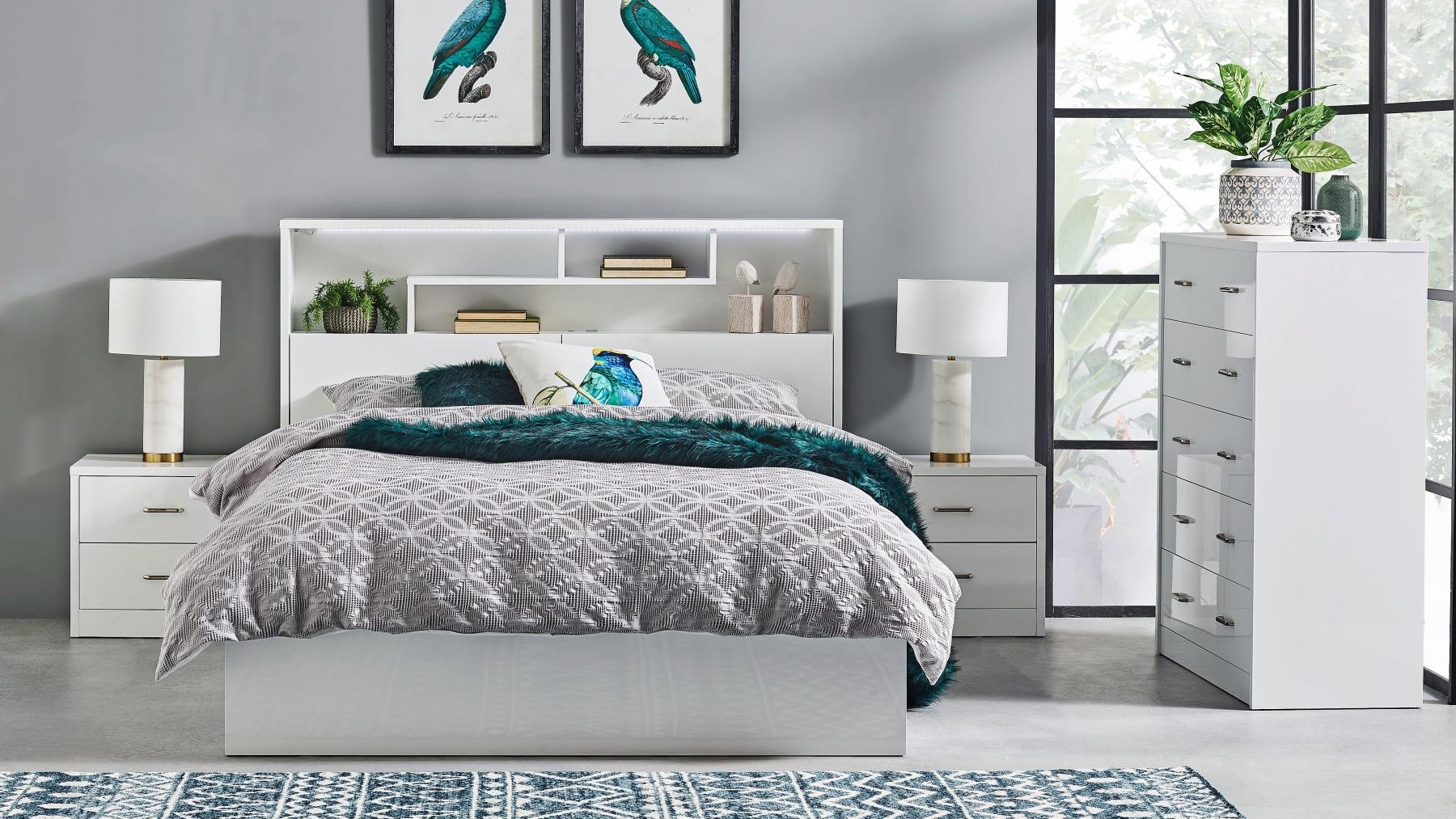 Edge White 3-Drawer Bed - Queen