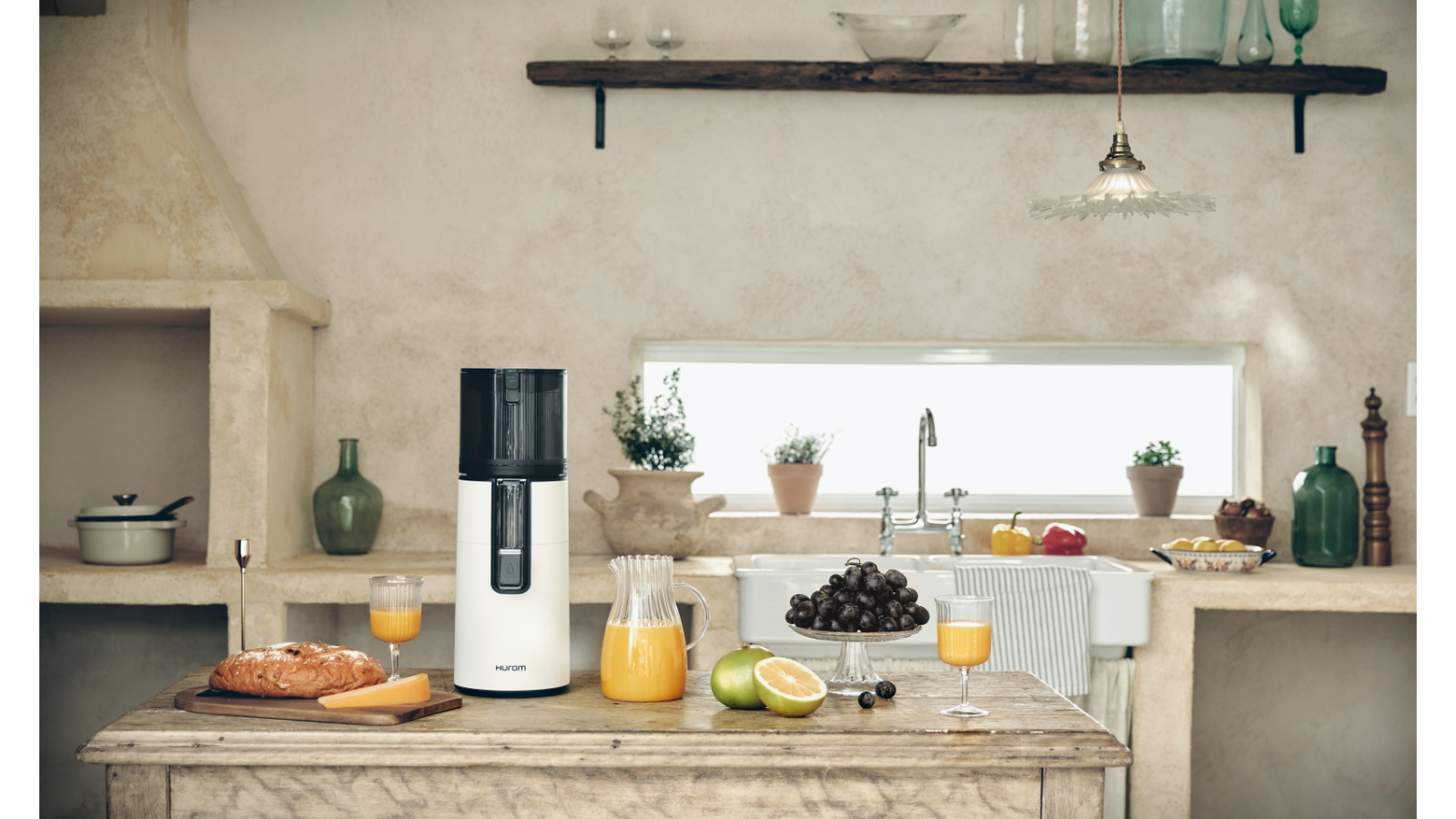 Hurom H400 Cold Press Juicer - White | Harvey Norman