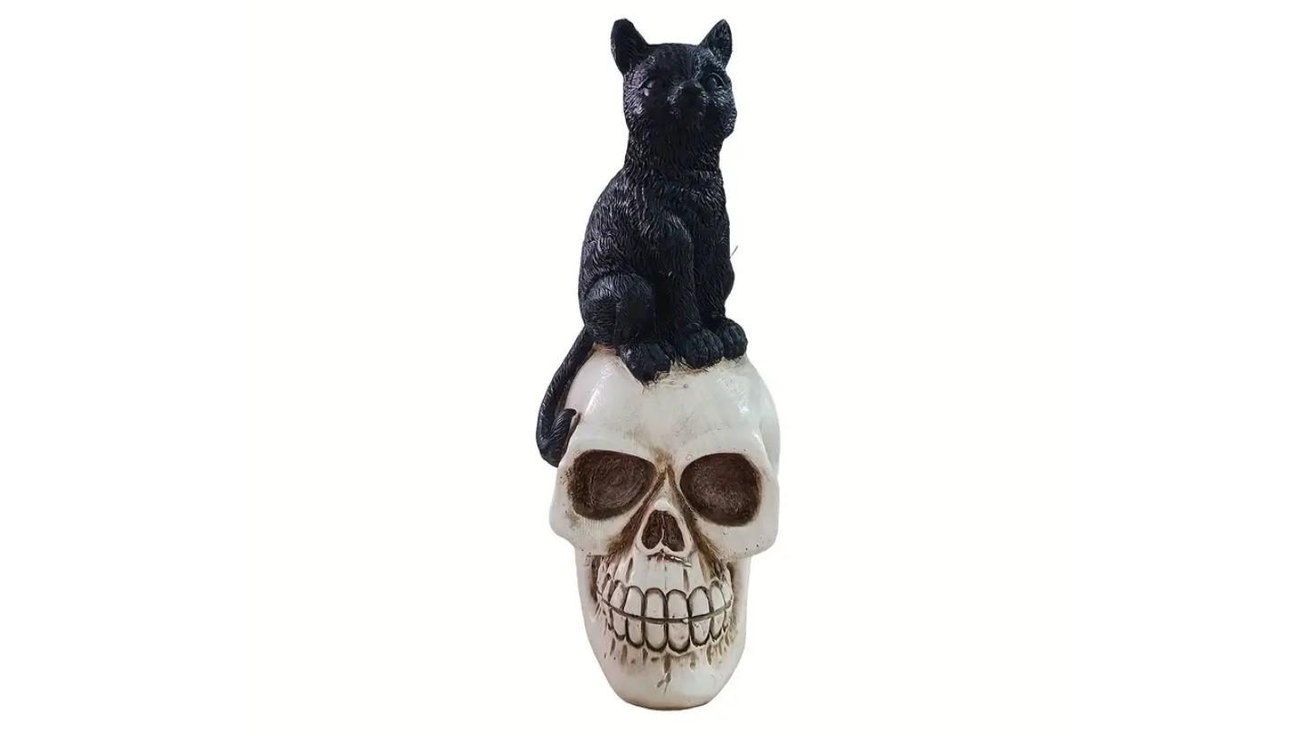 NNETM Haunted Glow Solar-Powered Skull Lawn Ornament