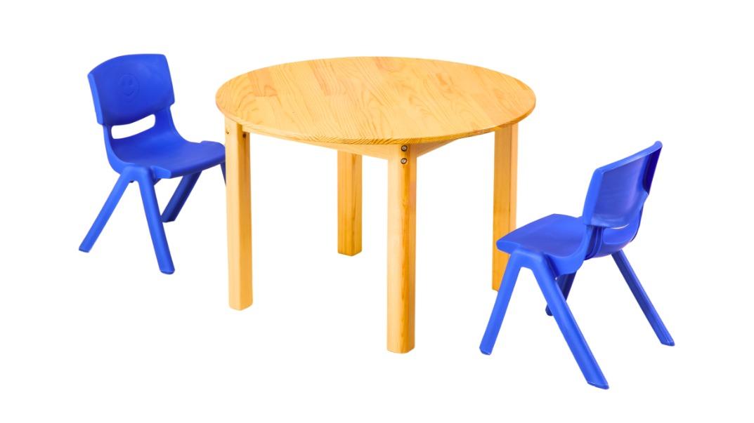 HelloDeal Pinewood Timber Children Desk 80cm Round Wooden Kids Table and 2 Blue Chair Set