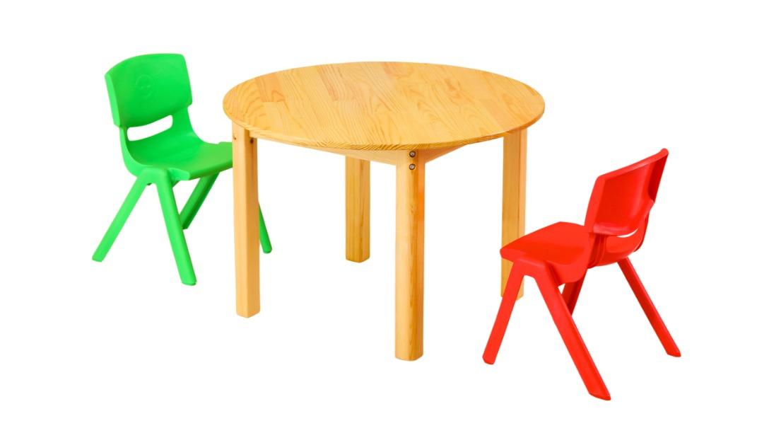 HelloDeal Pinewood Children Desk 80cm Round Wooden Kids Table and 2 Chair Set - Red/Green