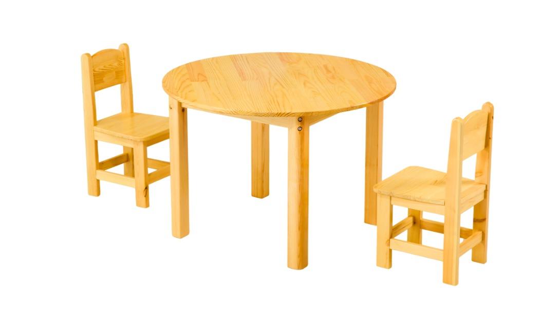HelloDeal Pinewood Children Desk 80cm Round Wooden Kids Table and 2 Wooden Chair Set