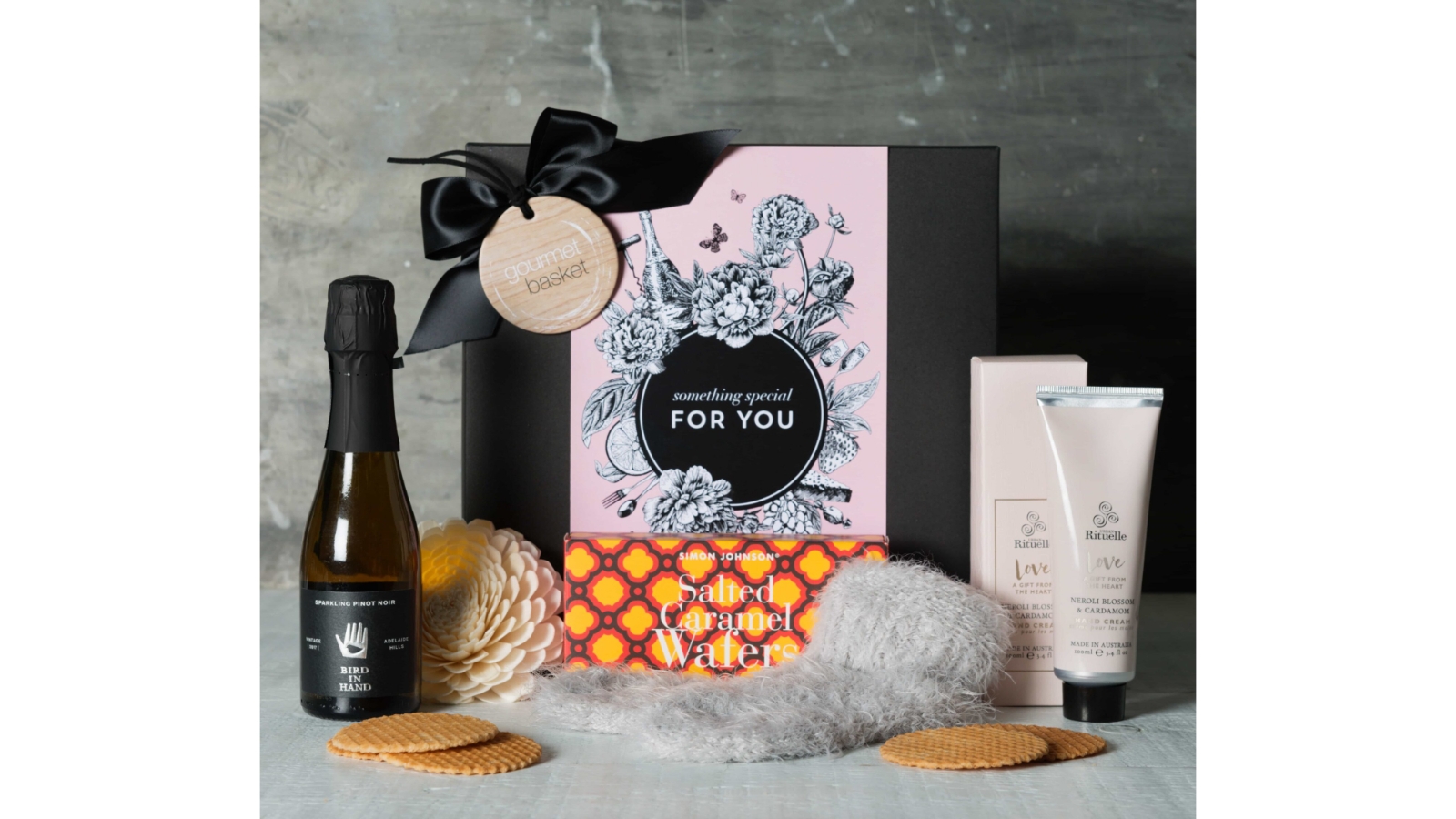 Gourmet Basket Snuggle Up Pamper Hamper