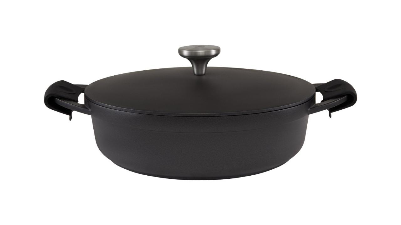 Maxwell & Williams Black Non-Stick Cast Lite Shallow Casserole - 28cm