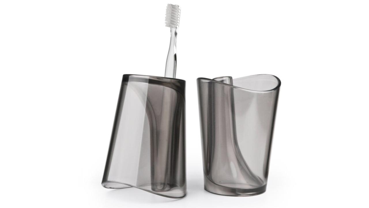 Qualy QL10094 Contoured Shape Flip Cup - Black